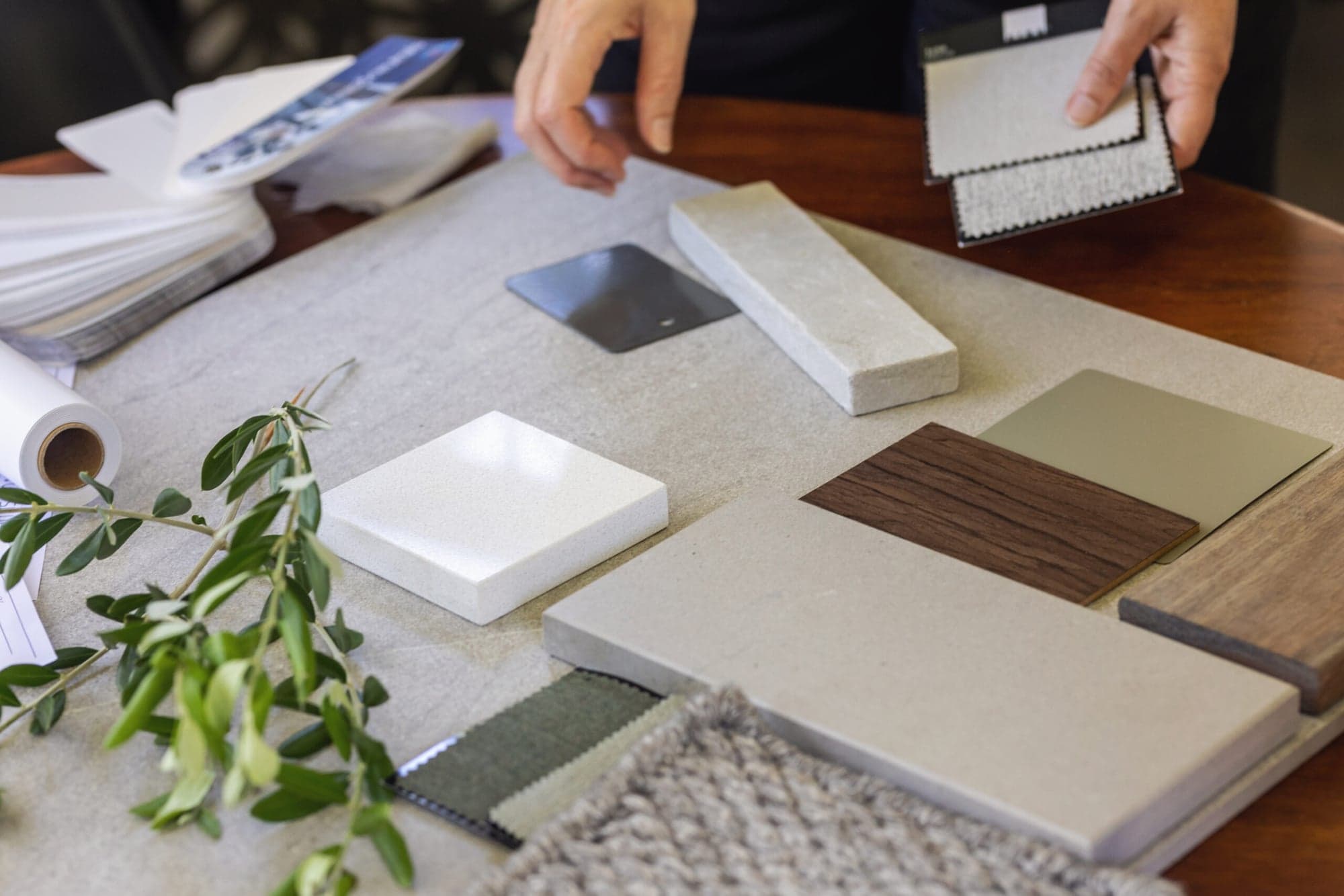 Material selection with stone and textile samples for interior design, fbnSTUDIO Wiesbaden